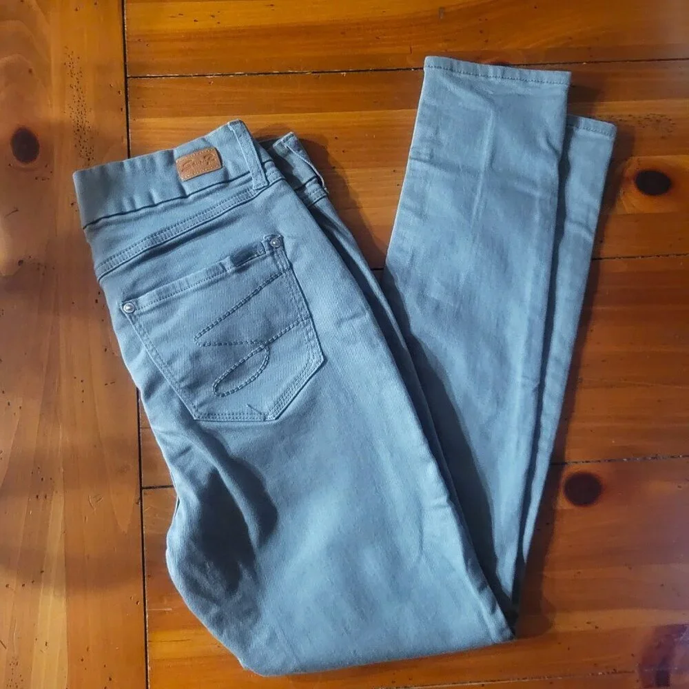 NWOT! SEVEN7 - Lt Olive High Rise Skinny 